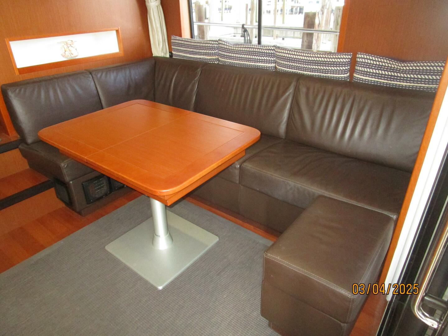 Slide: The Image of 50' Beneteau salon starboard seating2 - 5139453