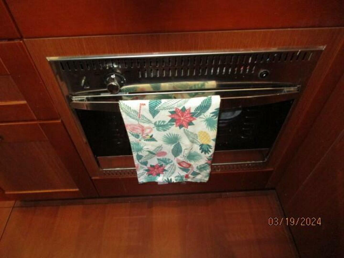 Slide: The Image of 50' Beneteau galley oven - 4242490