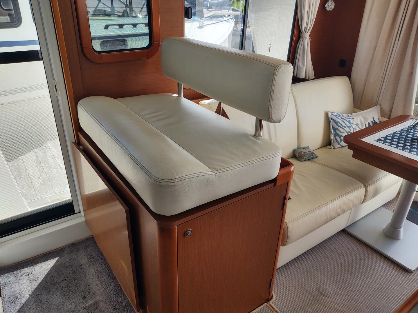 Slide: The Image of Beneteau Swift Trawler 34 2014 - 4708691
