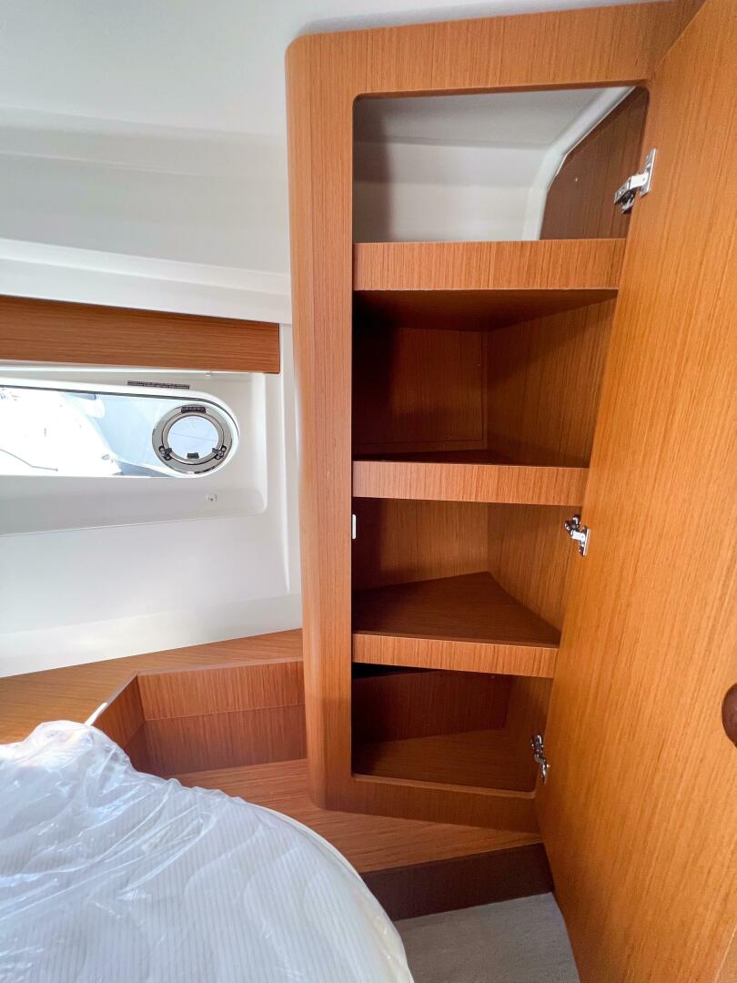 Slide: The Image of BENETEAU Swift Trawler 35 - 11