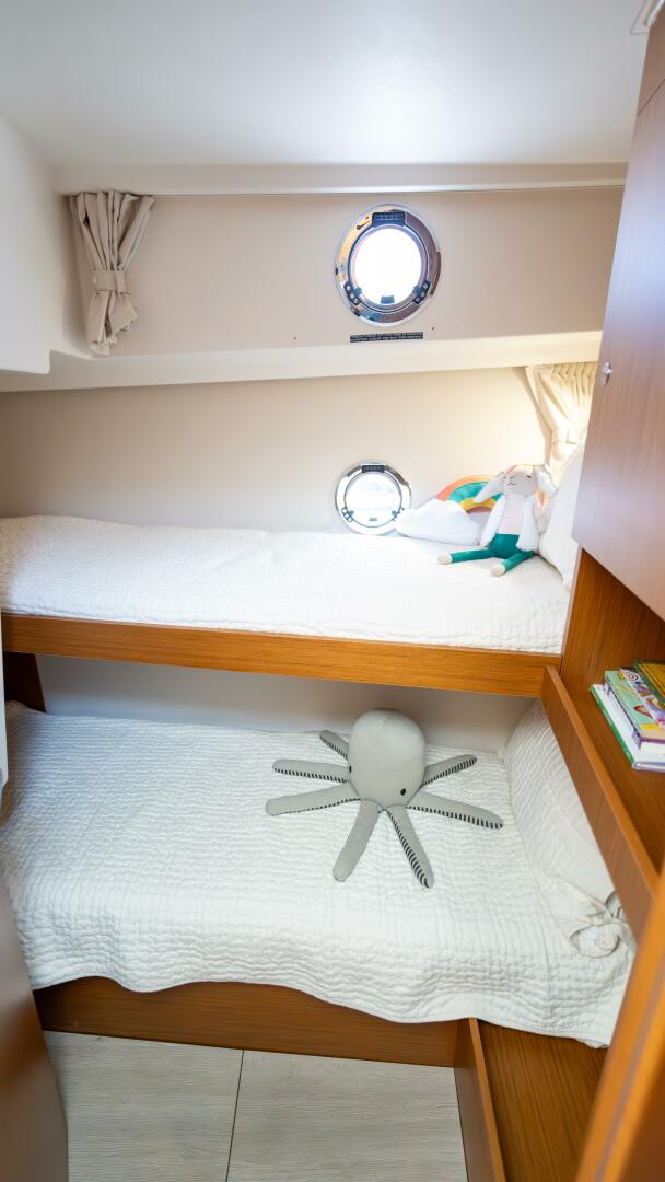 Slide: The Image of BENETEAU Swift Trawler 35 - 12