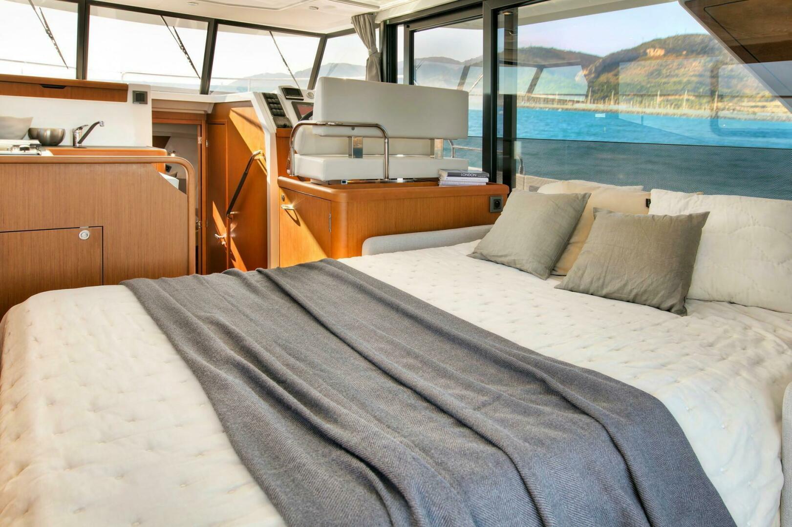 Slide: The Image of BENETEAU Swift Trawler 35 - 2