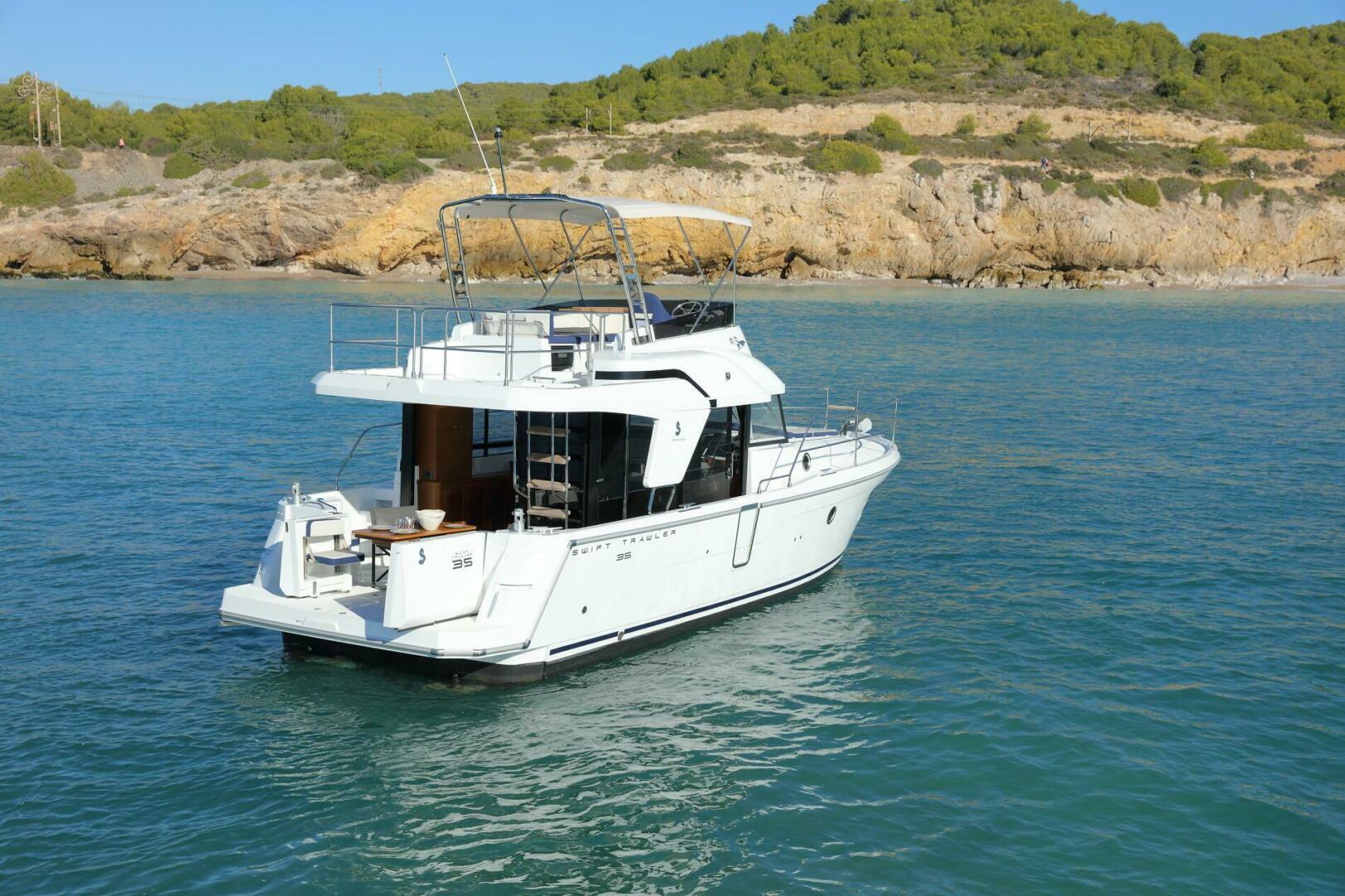 Slide: The Image of BENETEAU Swift Trawler 35 - 20