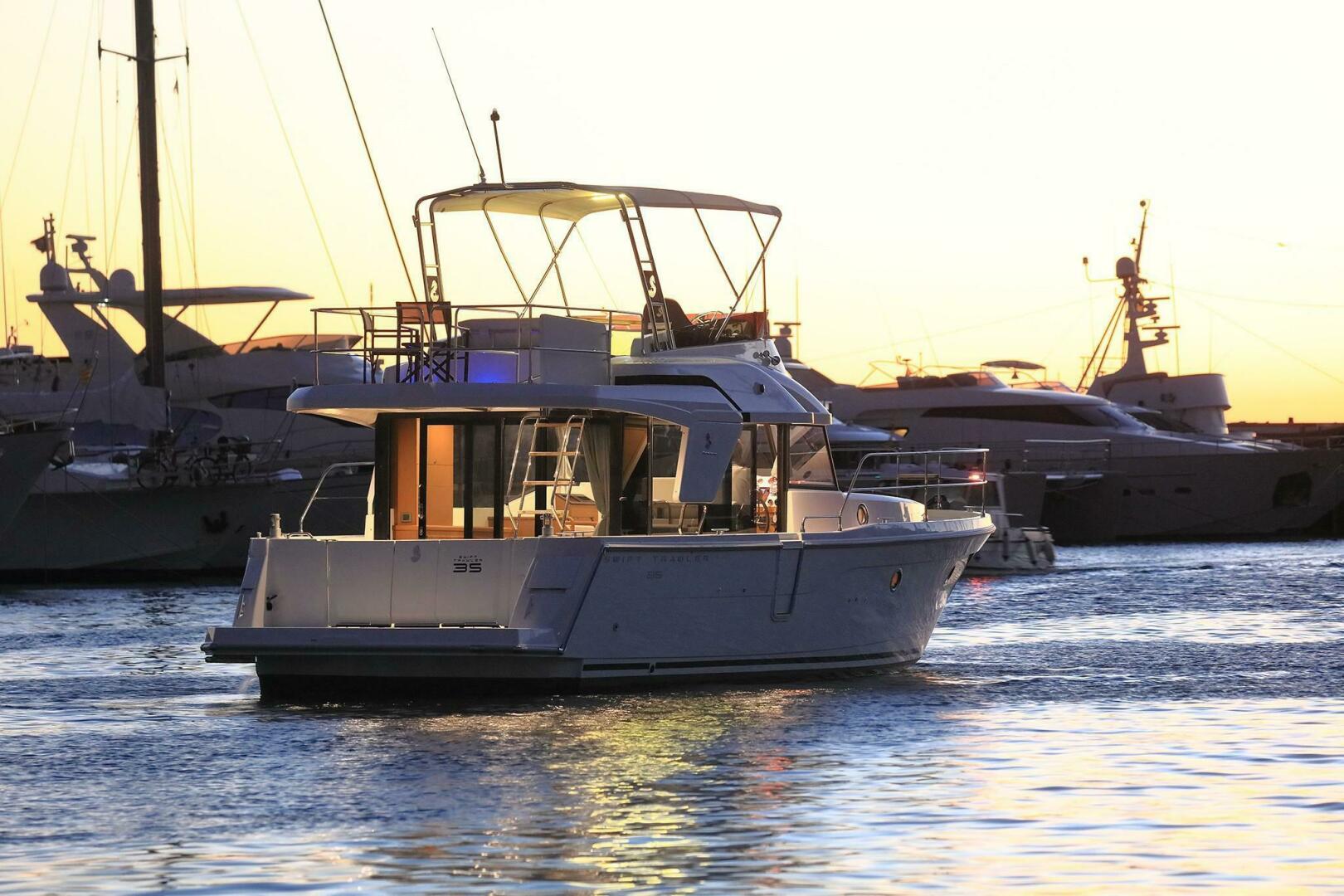 Slide: The Image of BENETEAU Swift Trawler 35 - 21