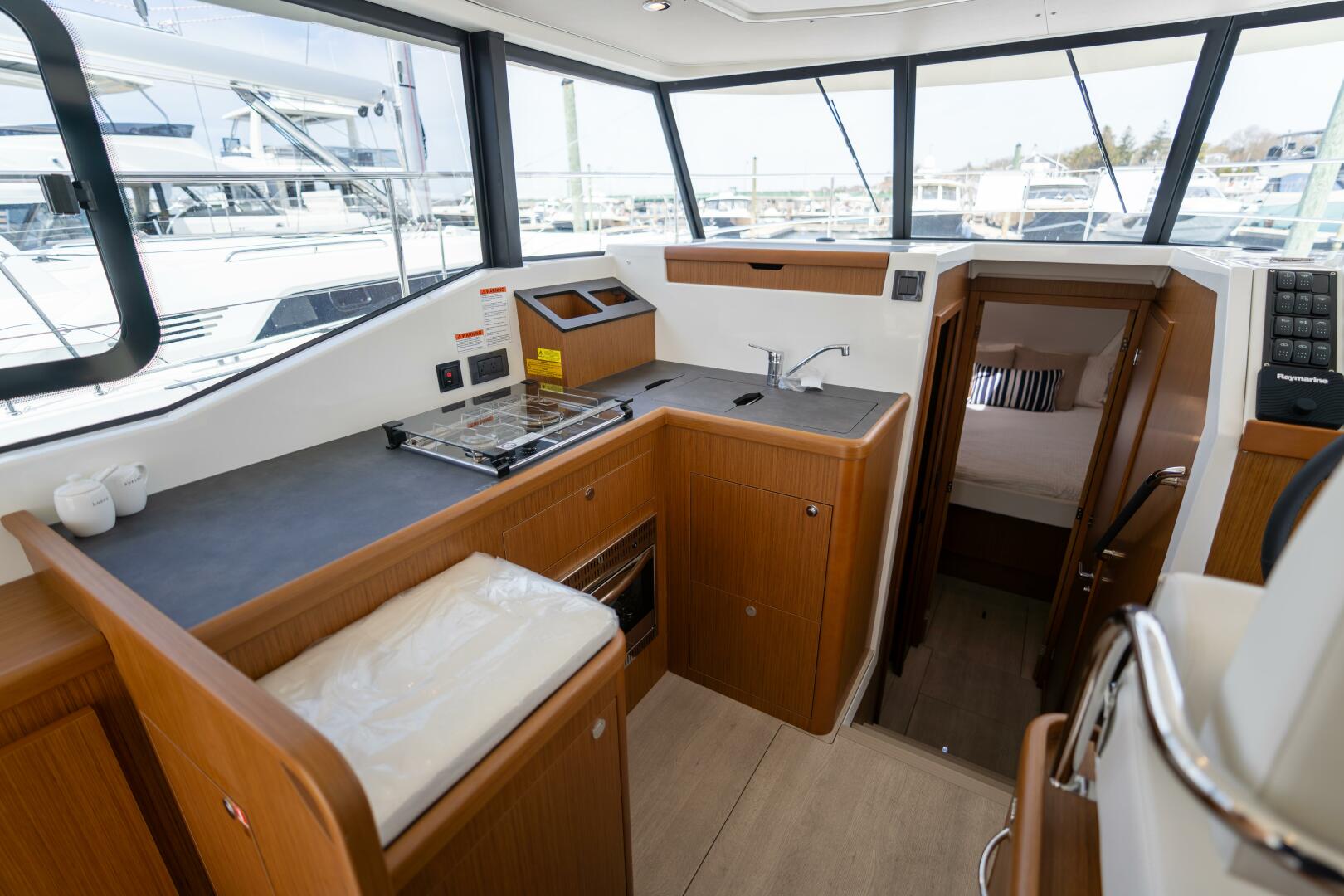 Slide: The Image of BENETEAU Swift Trawler 35 - 5