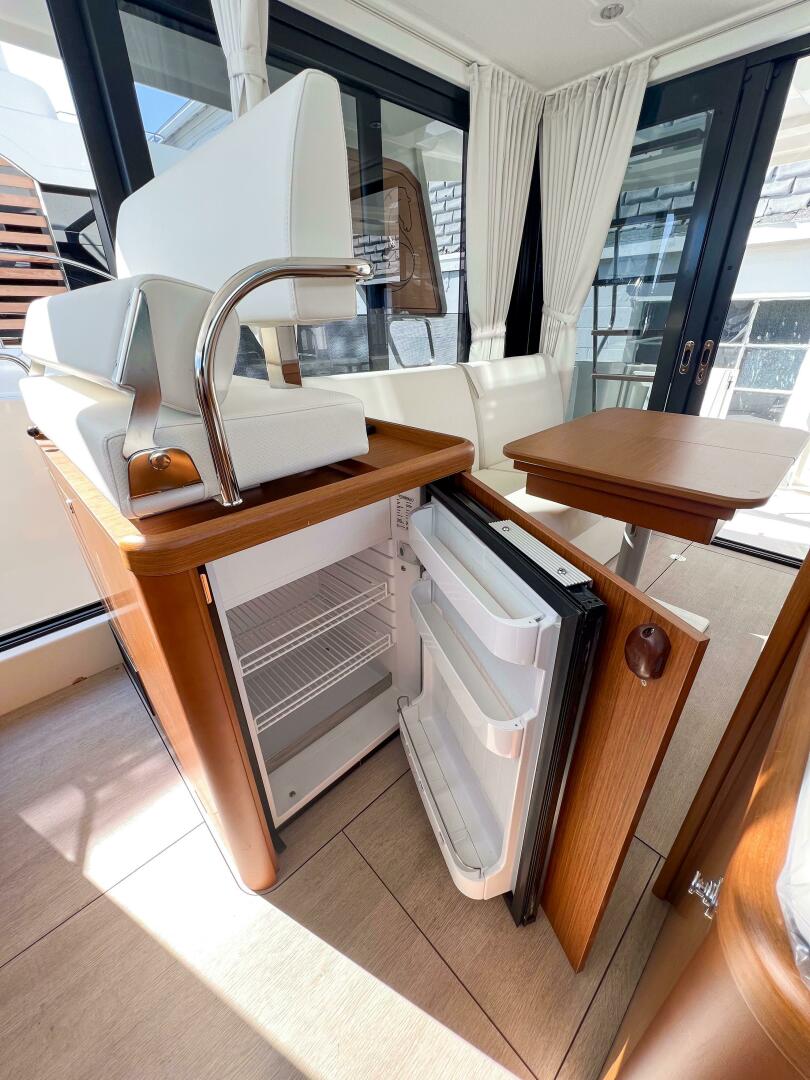 Slide: The Image of BENETEAU Swift Trawler 35 - 6