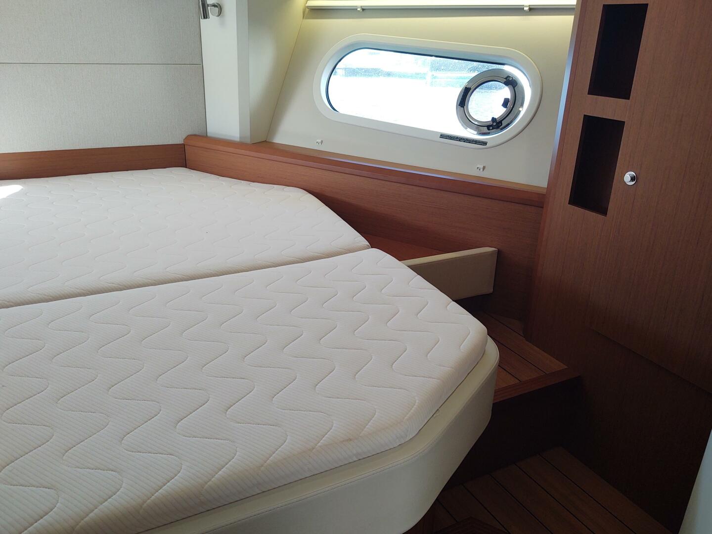 Slide: The Image of Beneteau Swift Trawler 41 with Freedom Lift 2020 - 4776000