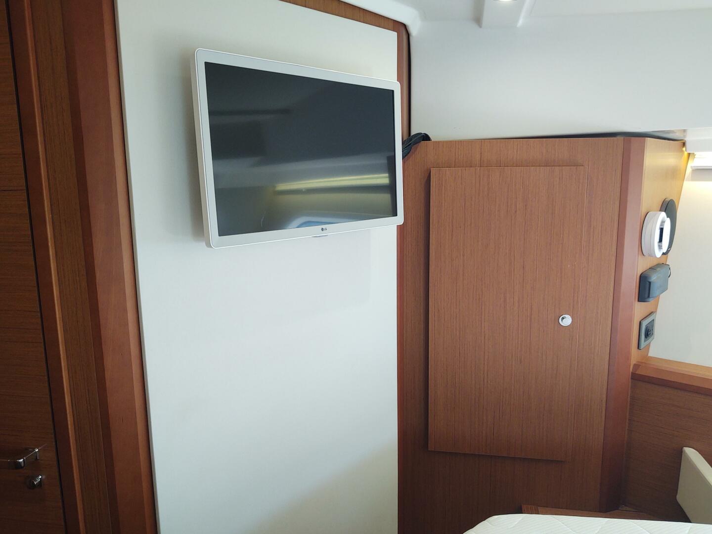 Slide: The Image of Beneteau Swift Trawler 41 with Freedom Lift 2020 - 4776003