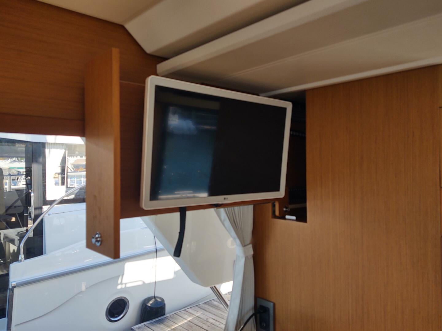 Slide: The Image of Beneteau Swift Trawler 41 with Freedom Lift 2020 - 4776004
