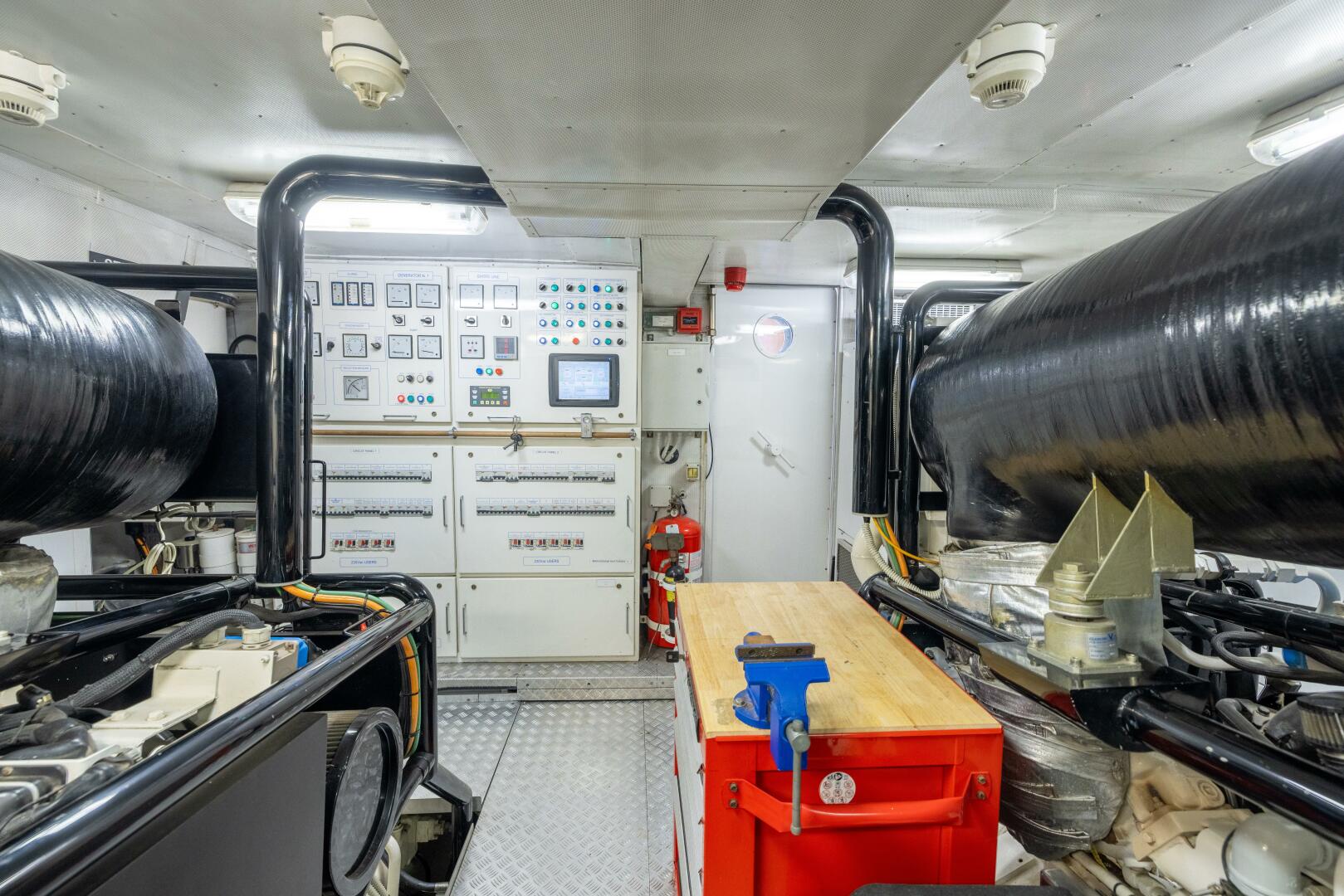 Slide: The Image of Benetti Legend 85 - 5063989