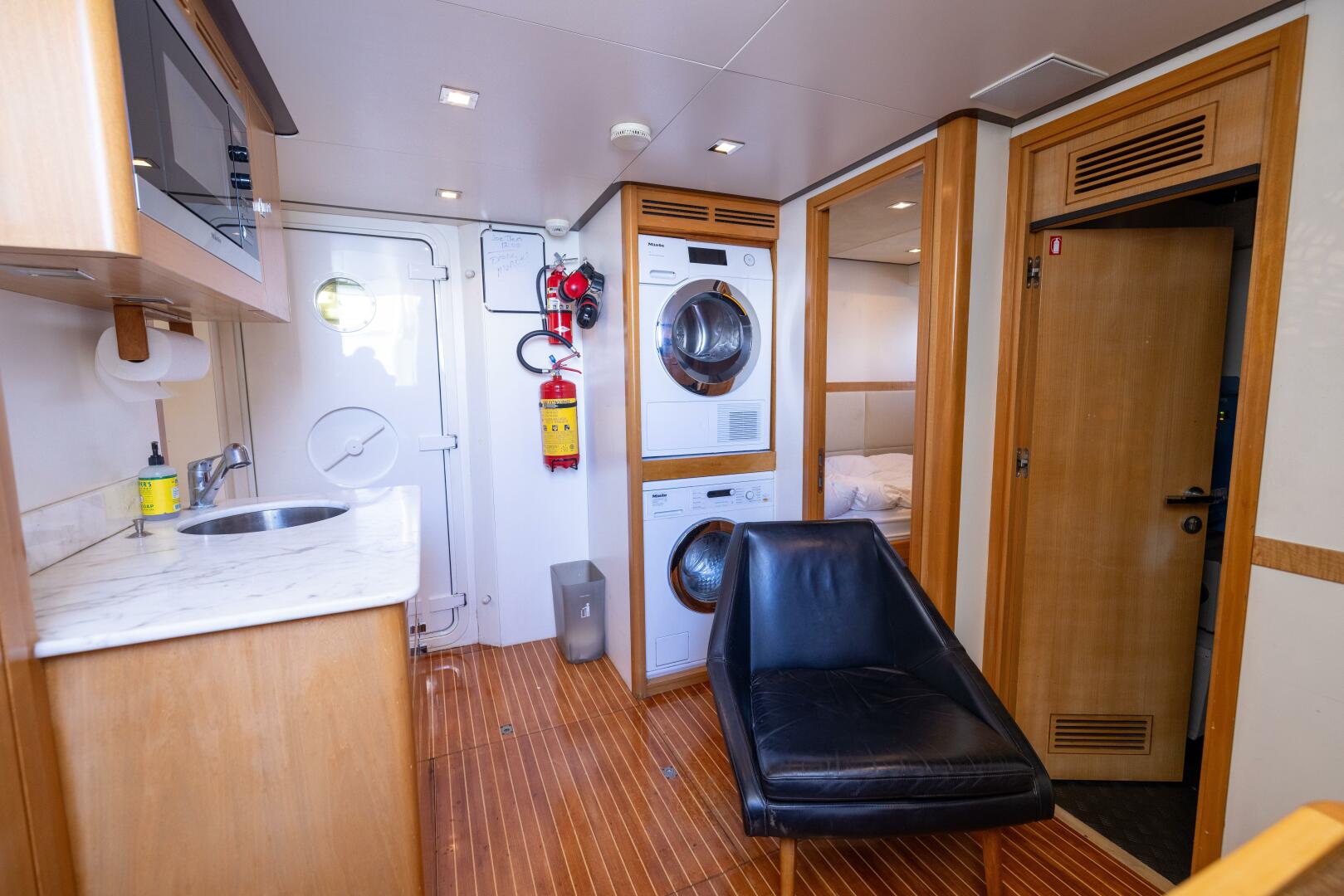 Slide: The Image of Benetti Legend 85 - 5064000