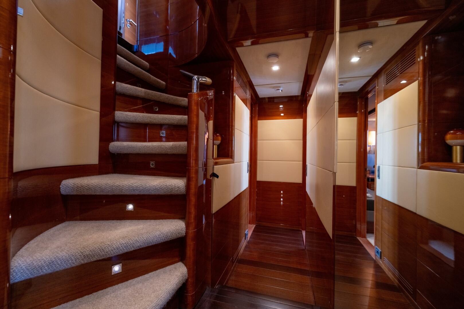 Slide: The Image of Benetti Legend 85 - 5064021