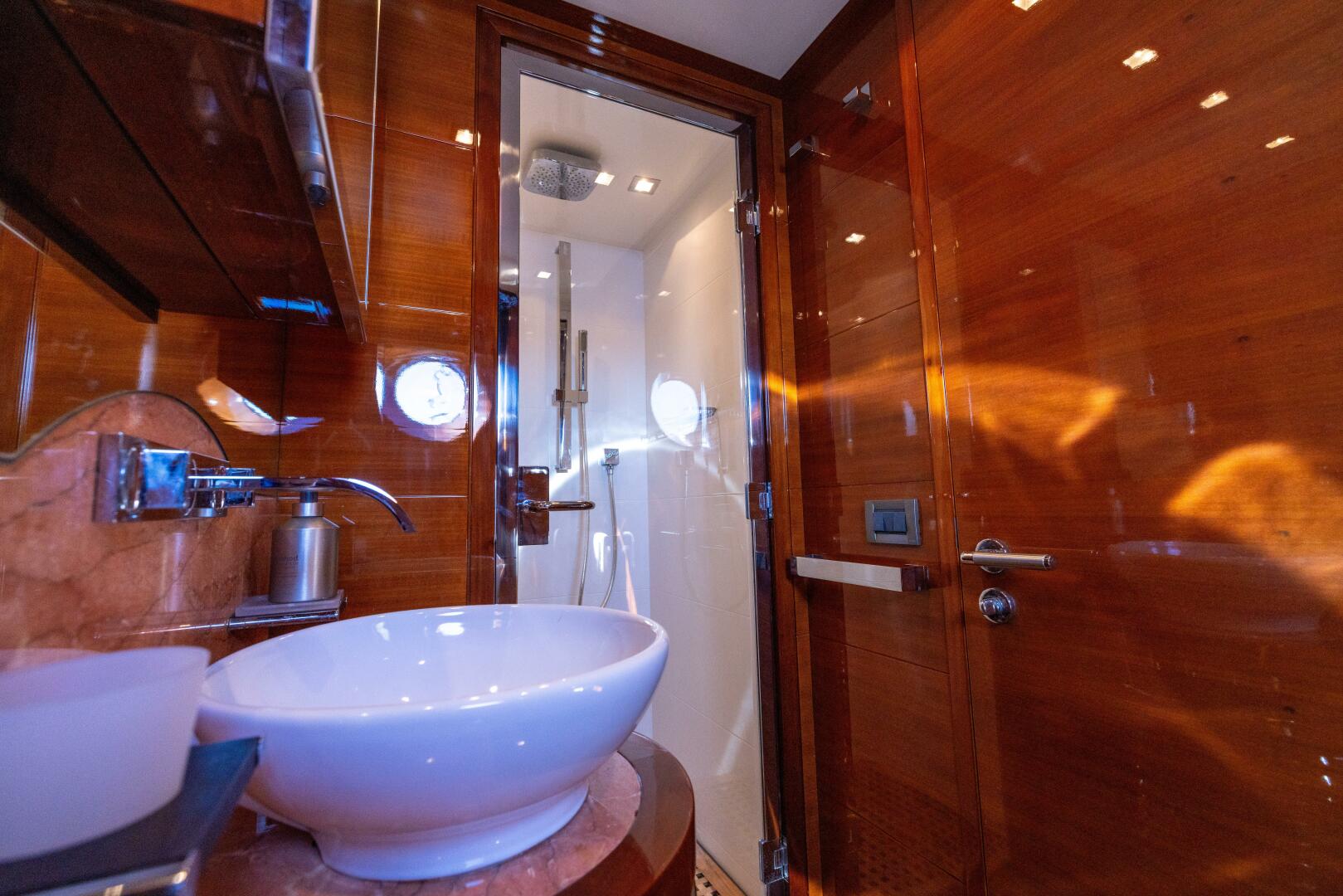 Slide: The Image of Benetti Legend 85 - 5064050