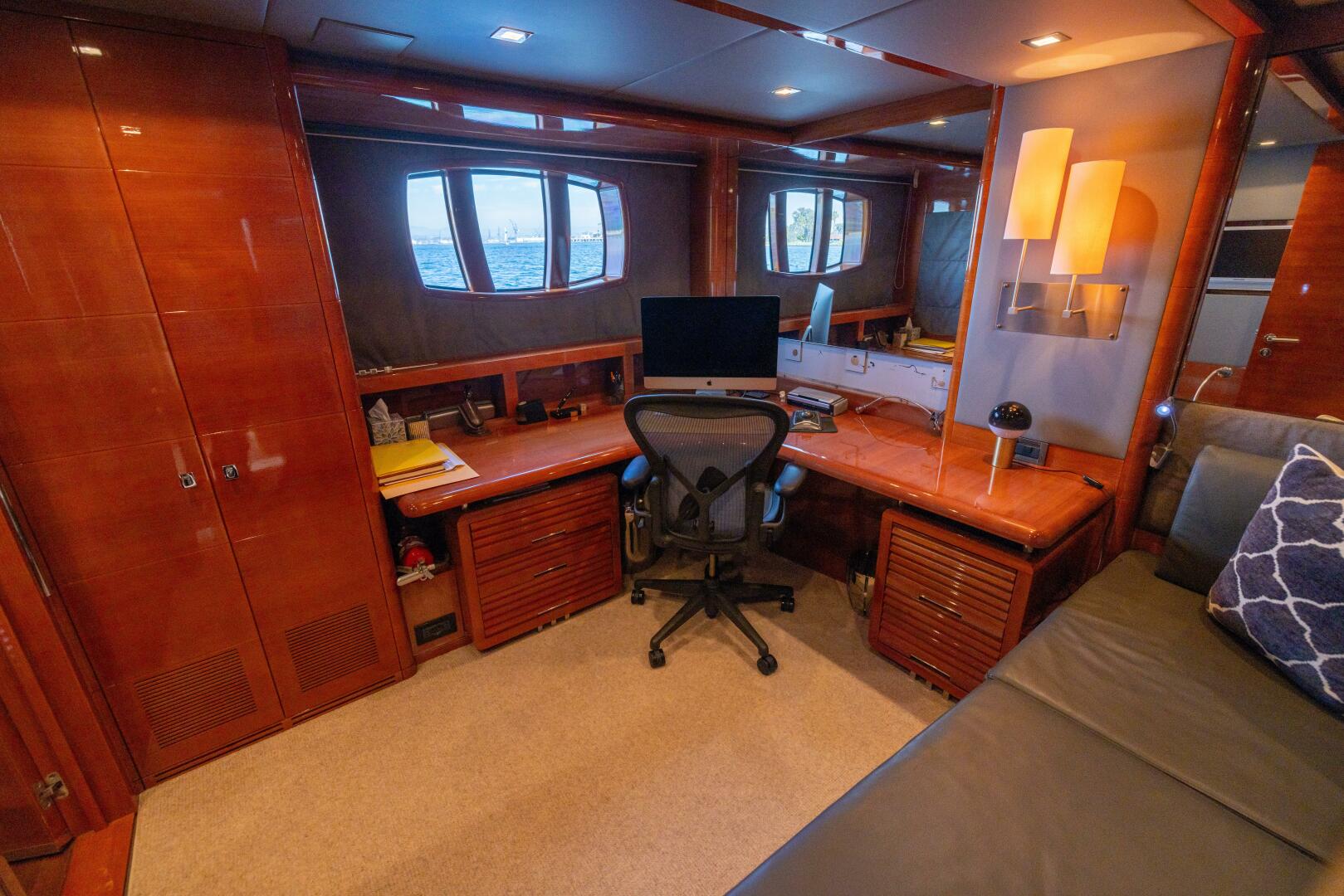 Slide: The Image of Benetti Legend 85 - 5064055