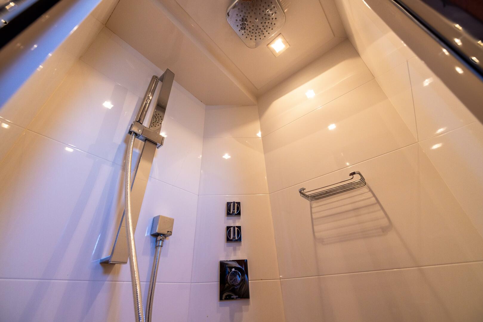 Slide: The Image of Benetti Legend 85 - 5064060