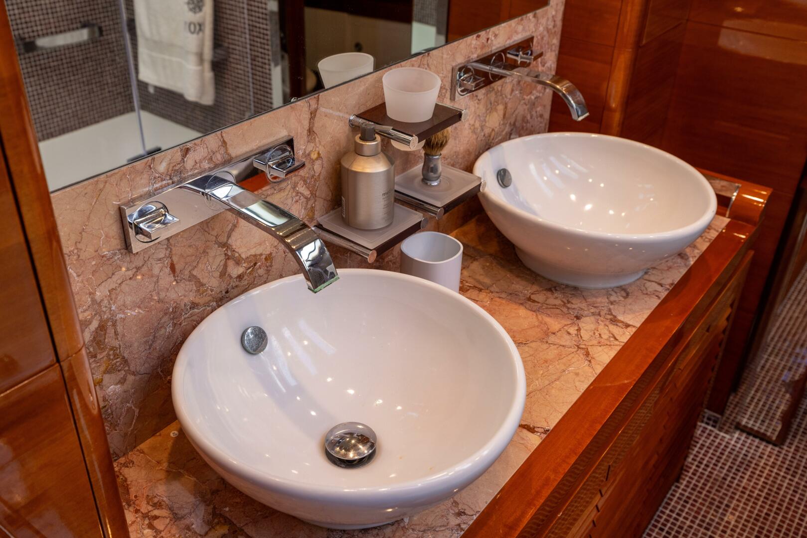 Slide: The Image of Benetti Legend 85 - 5064077