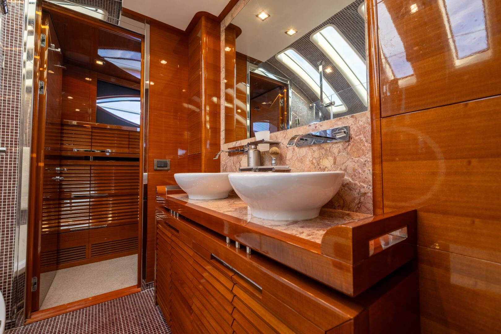 Slide: The Image of Benetti Legend 85 - 5064081