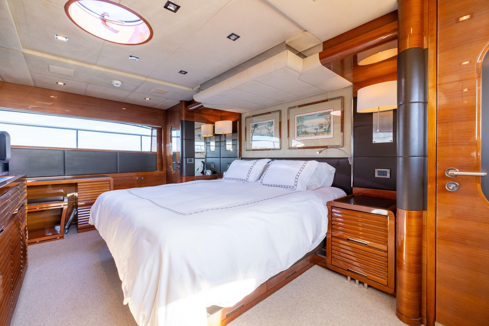 Slide: The Image of Benetti Legend 85 - 5064089