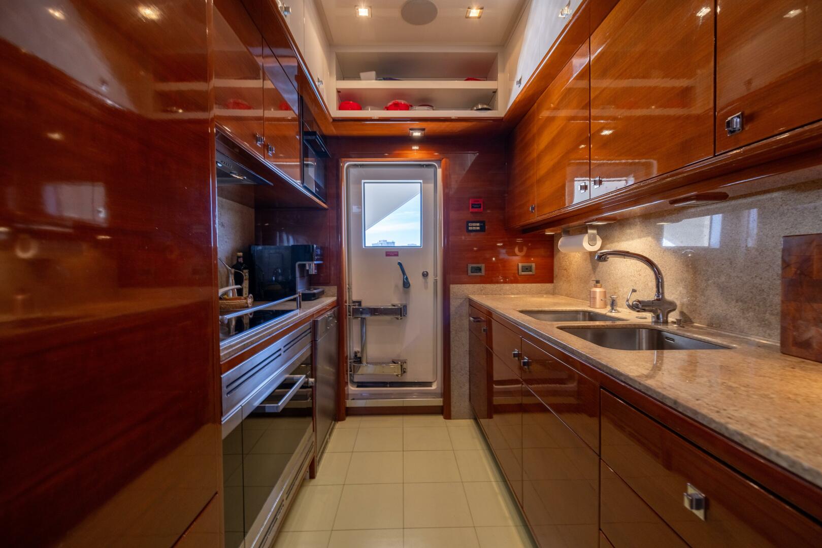 Slide: The Image of Benetti Legend 85 - 5064099