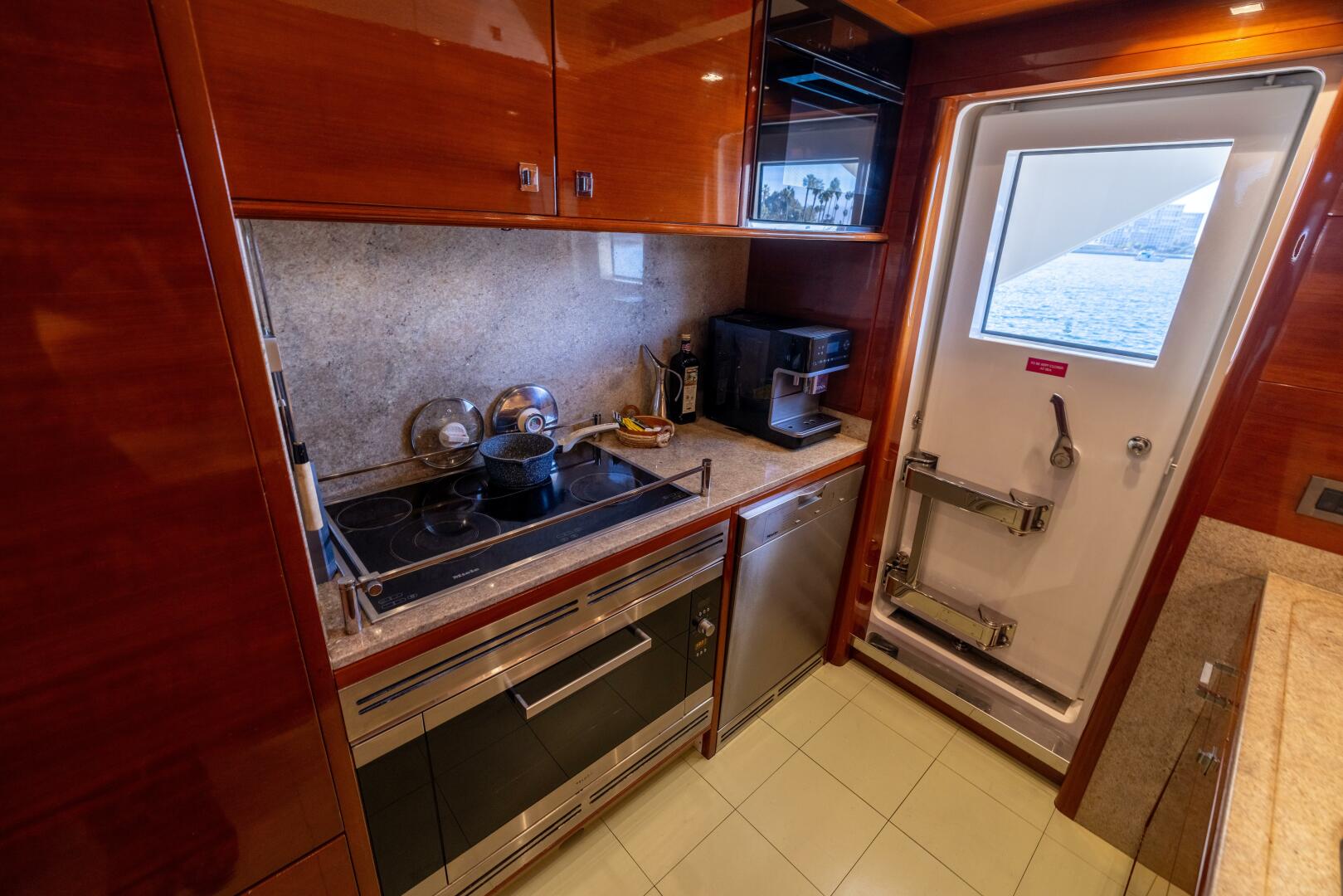 Slide: The Image of Benetti Legend 85 - 5064101