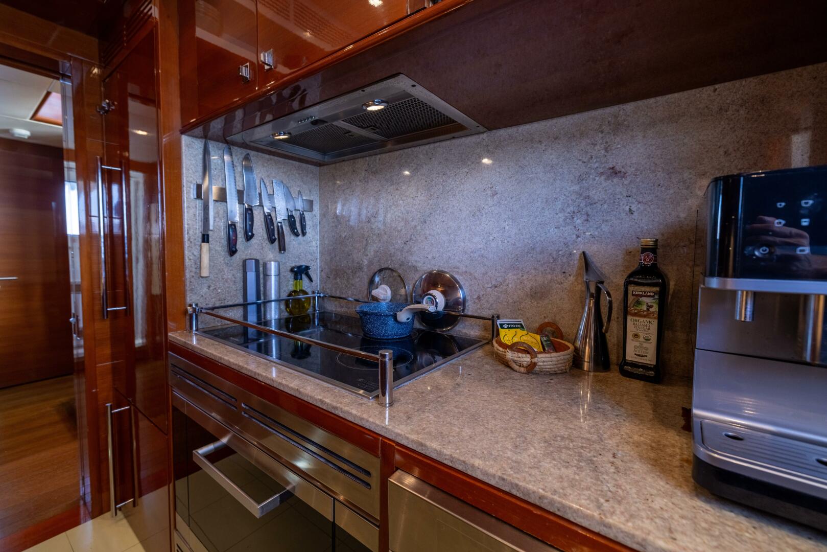 Slide: The Image of Benetti Legend 85 - 5064105