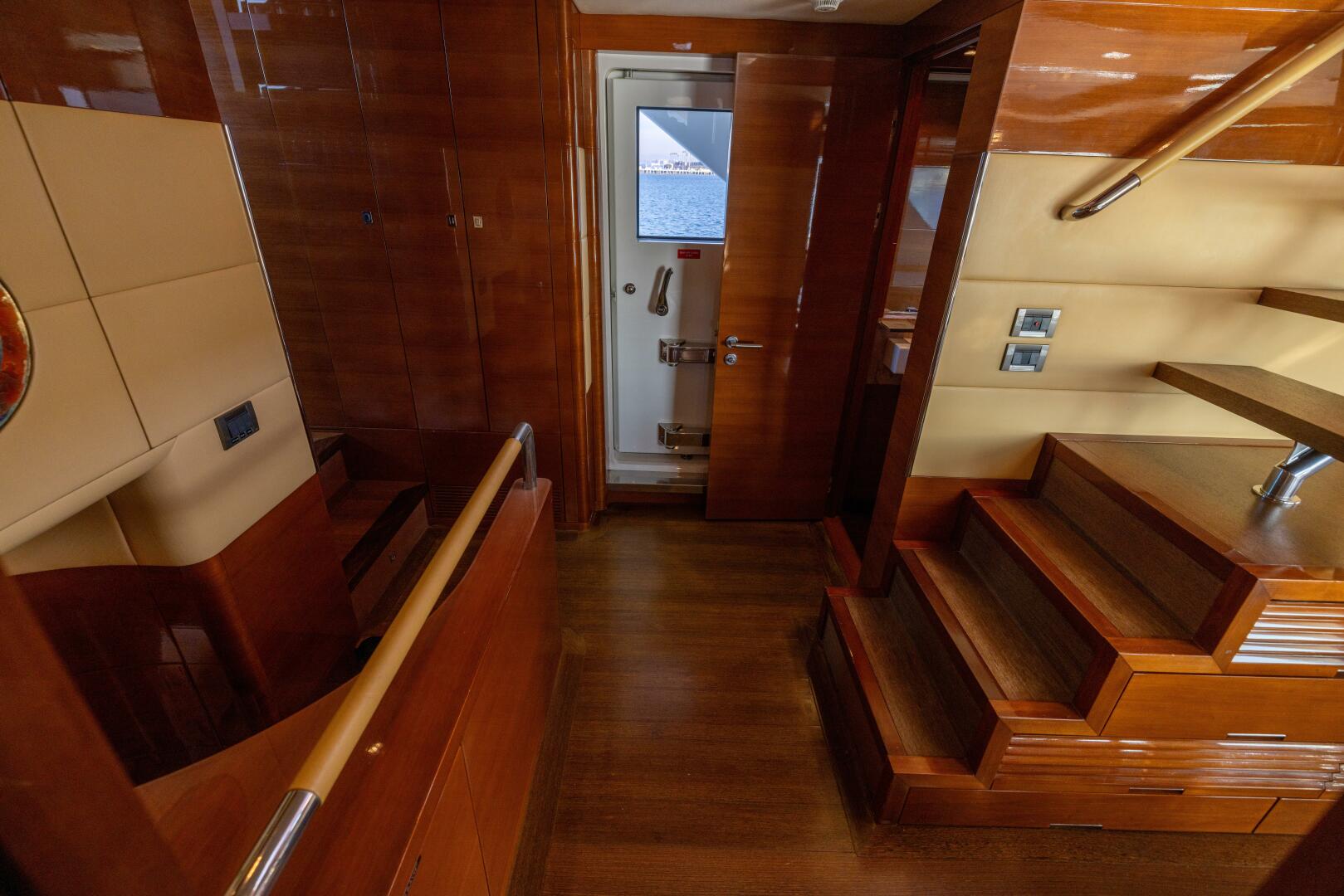 Slide: The Image of Benetti Legend 85 - 5064113