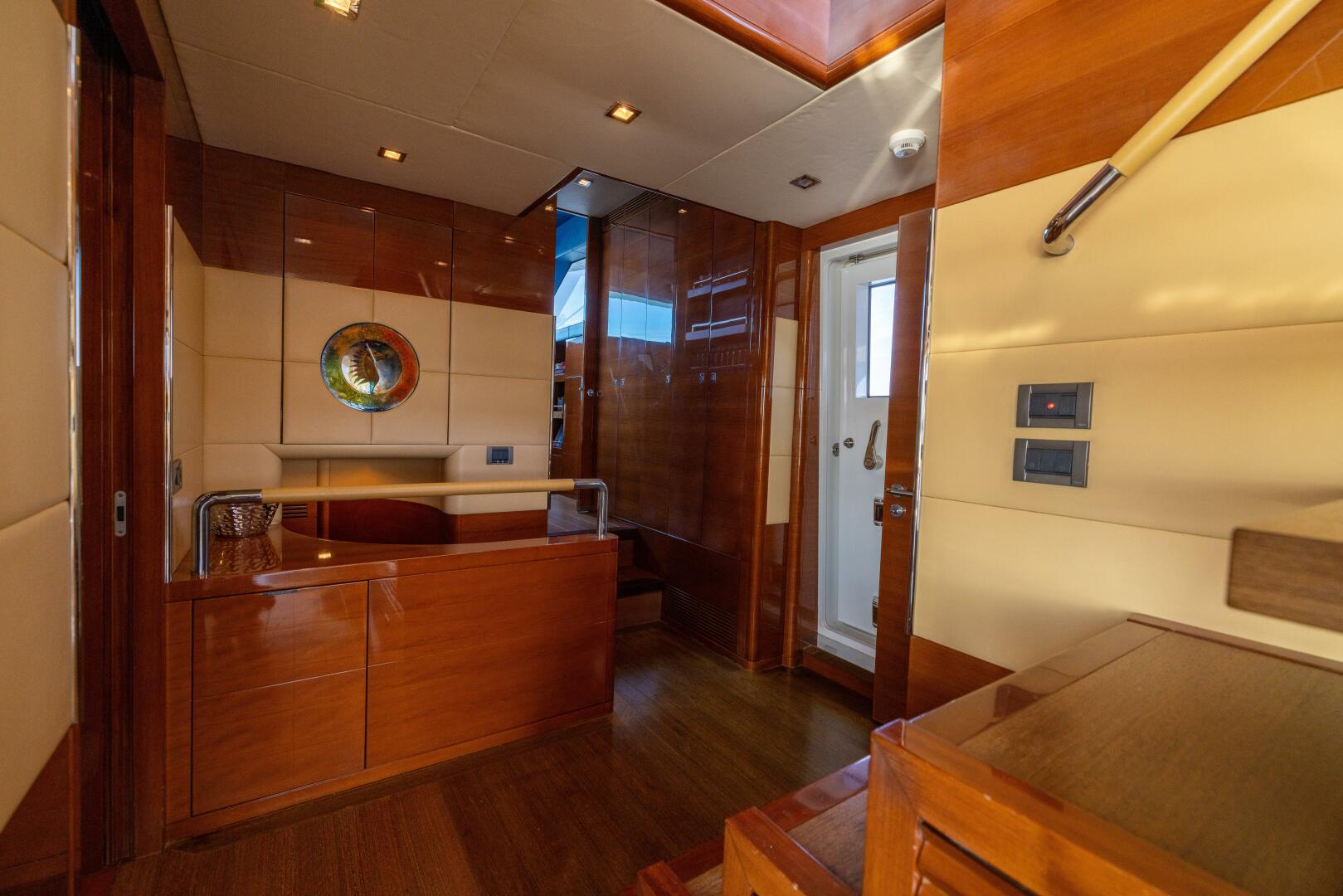 Slide: The Image of Benetti Legend 85 - 5064123