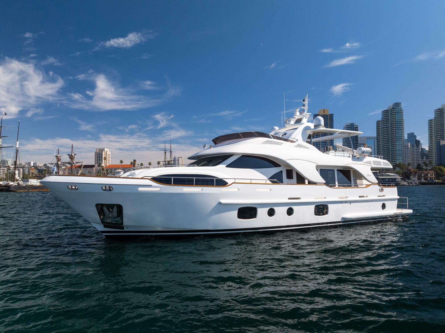 Slide: The Image of Benetti Legend 85 - 5064190