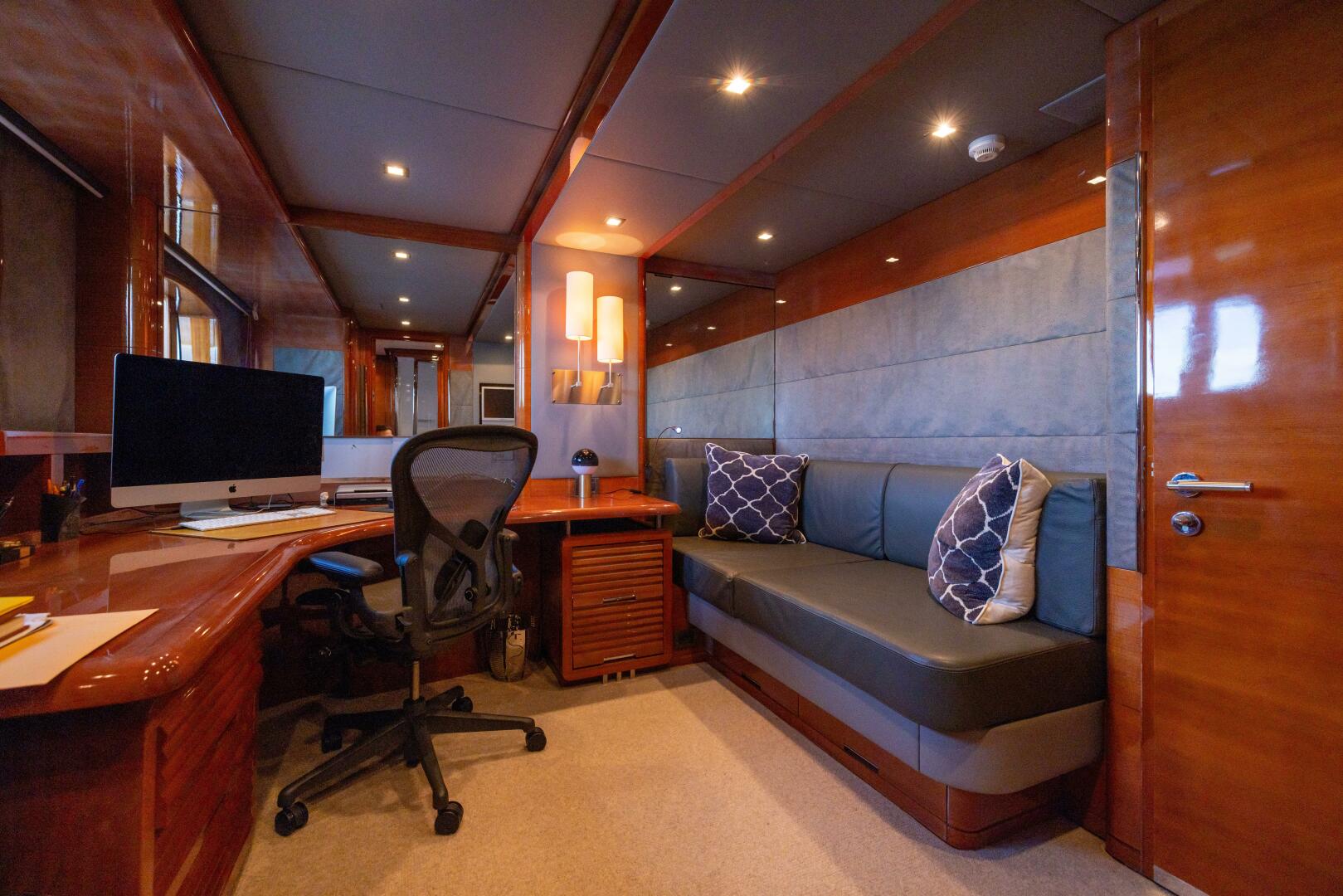 Slide: The Image of Benetti Legend 85 - 5064056