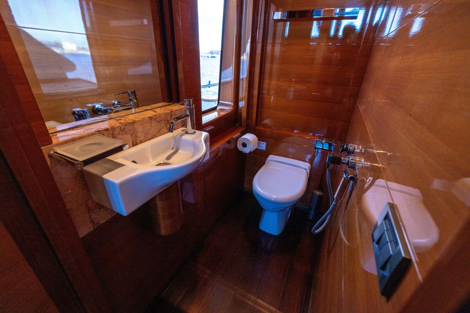 Slide: The Image of Benetti Legend 85 - 5064121