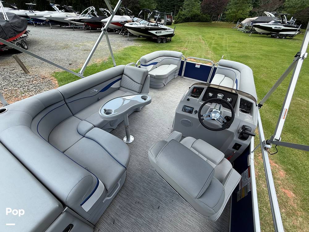 Slide: The Image of Bennington 20SVL 2024 - 15579948