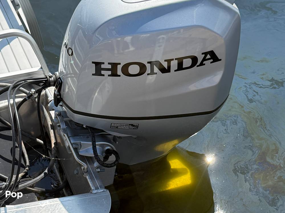 Slide: The Image of Bennington 21 SSBX 2022 - 15637075