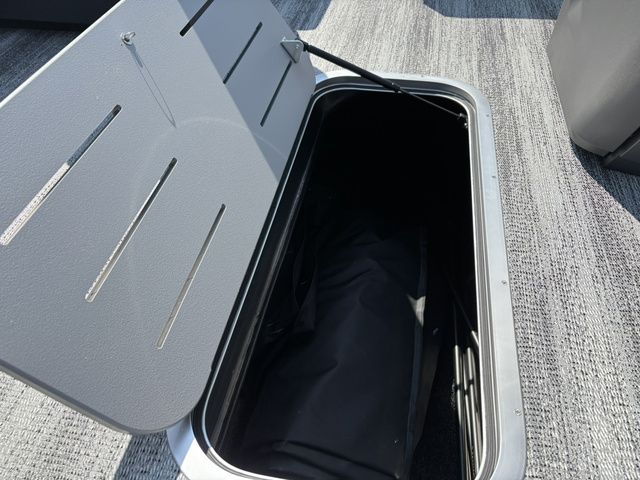 Slide: The Image of Bennington 22 SSR Sport / Yamaha Vmax SHO 200 HP 2026 - 18