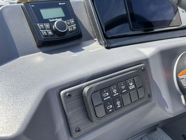 Slide: The Image of Bennington 22 SSR Sport / Yamaha Vmax SHO 200 HP 2026 - 19