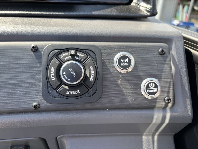 Slide: The Image of Bennington 22 SSR Sport / Yamaha Vmax SHO 200 HP 2026 - 21