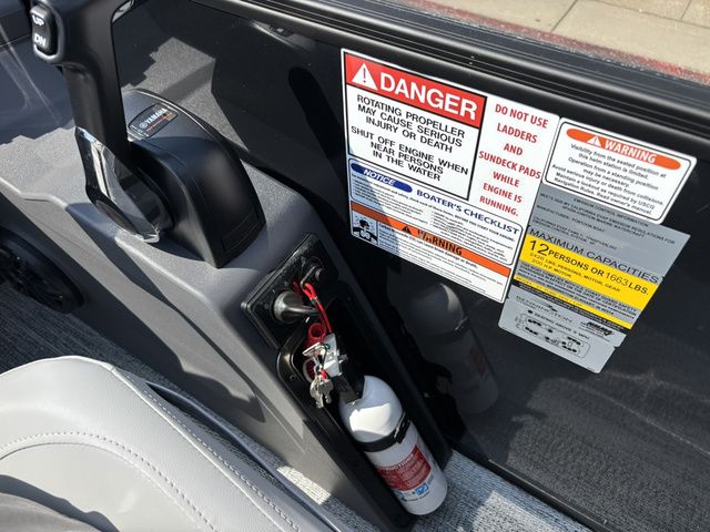 Slide: The Image of Bennington 22 SSR Sport / Yamaha Vmax SHO 200 HP 2026 - 23