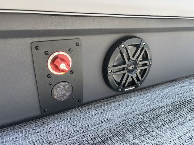 Slide: The Image of Bennington 22 SSR Sport / Yamaha Vmax SHO 200 HP 2026 - 31