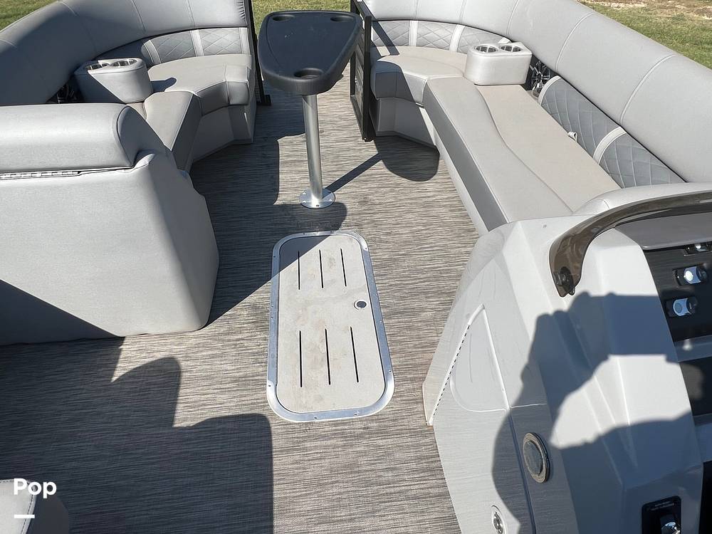 Slide: The Image of Bow Seating - 11408414