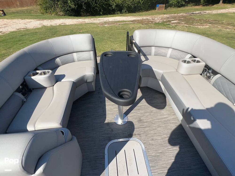 Slide: The Image of Bow Seating - 11408430