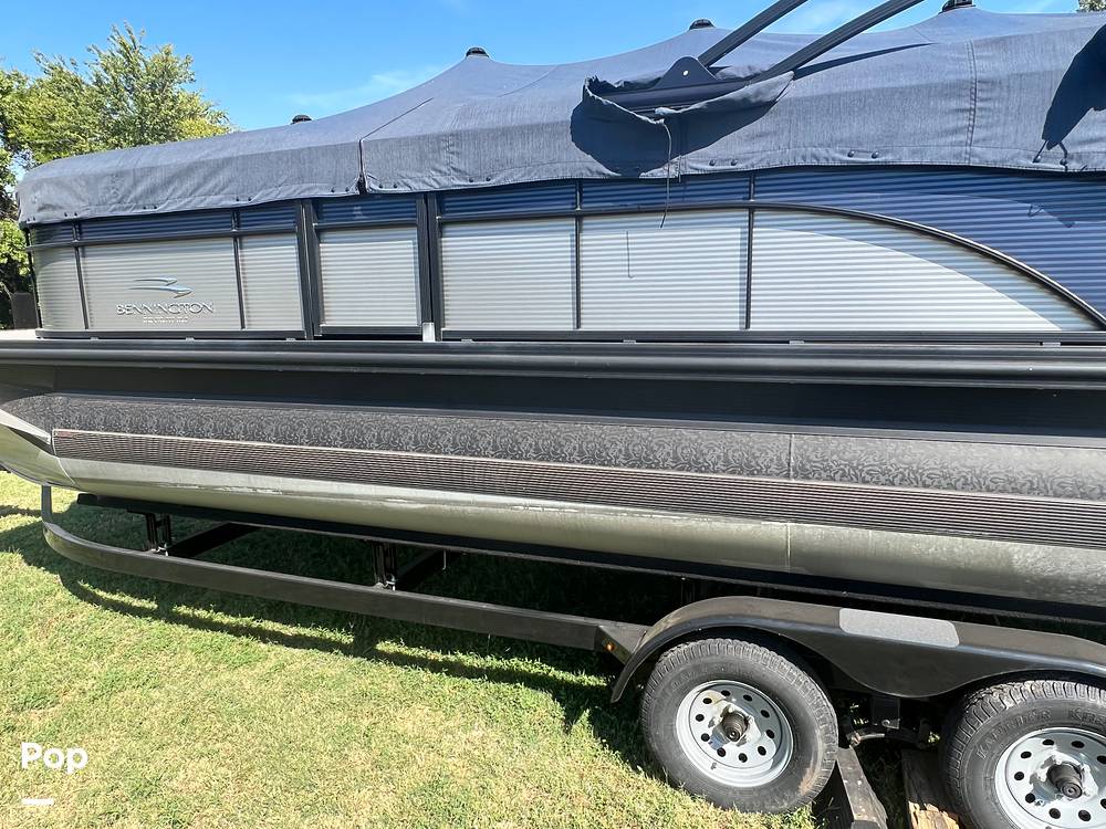 Slide: The Image of Right Side Of The Boat - 11408374