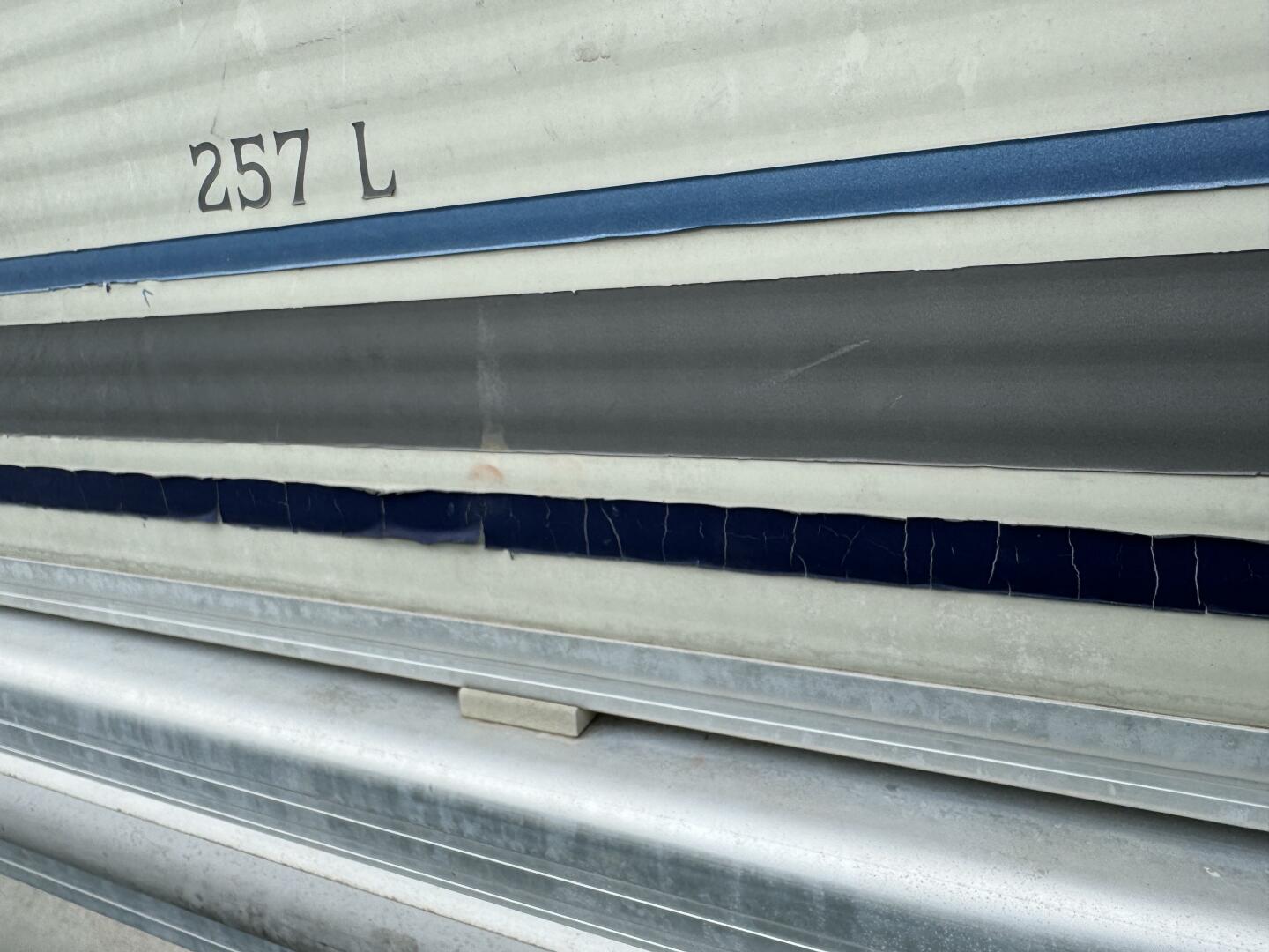 Slide: The Image of Bennington 257L Pontoon Boat 2002 - 5302204