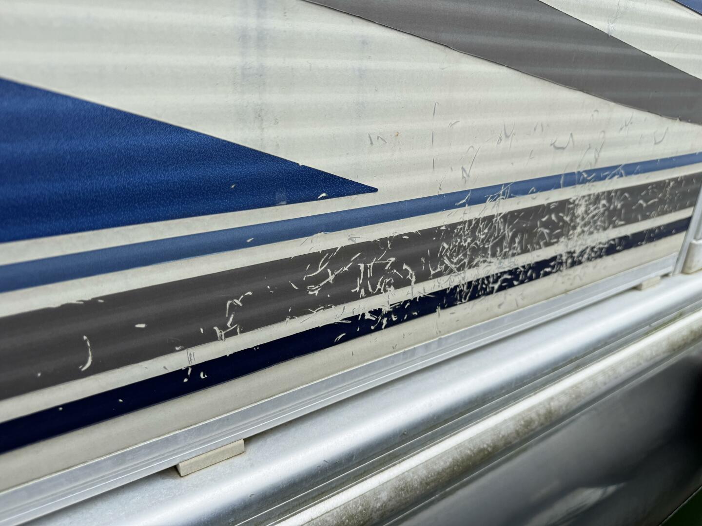 Slide: The Image of Bennington 257L Pontoon Boat 2002 - 5302220