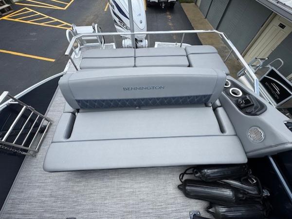 Slide: The Image of 2023 Bennington 25 QSBA boat with gray seating and cup holders on deck. - 13