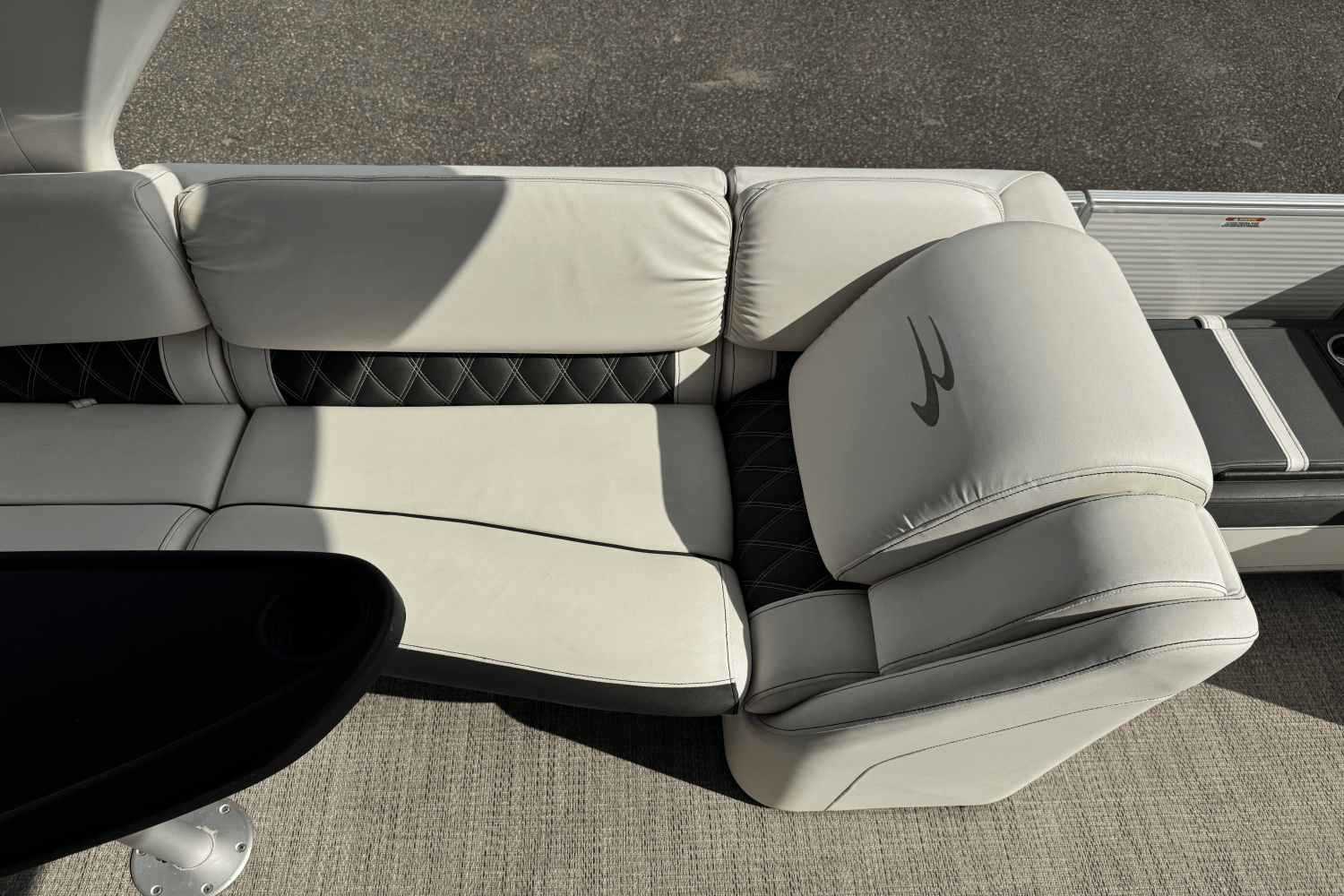 Slide: The Image of Bennington 27QSBAX2-TWIN 2019 - 23