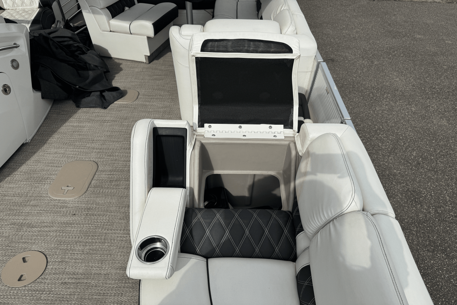 Slide: The Image of Bennington 27QSBAX2-TWIN 2019 - 41