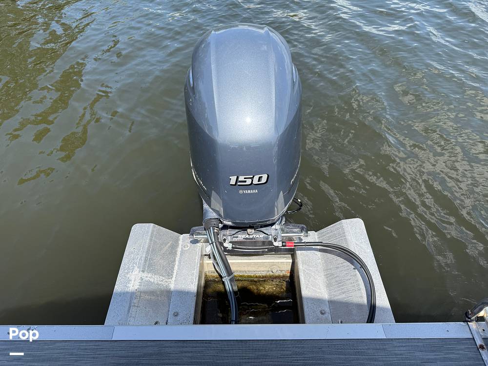 Slide: The Image of 150 HP Yamaha Engine - 15322754