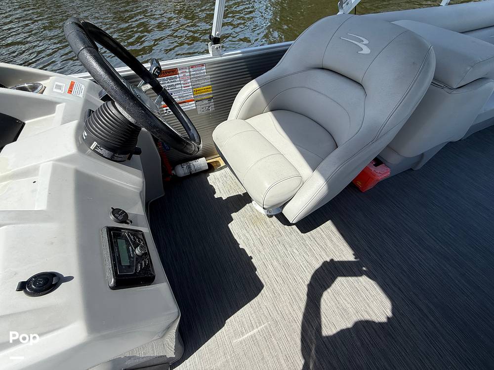 Slide: The Image of Captain's Chair - 15322757