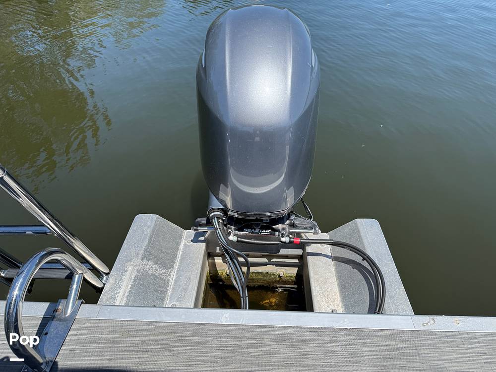 Slide: The Image of 150 HP Yamaha Engine - 15353450