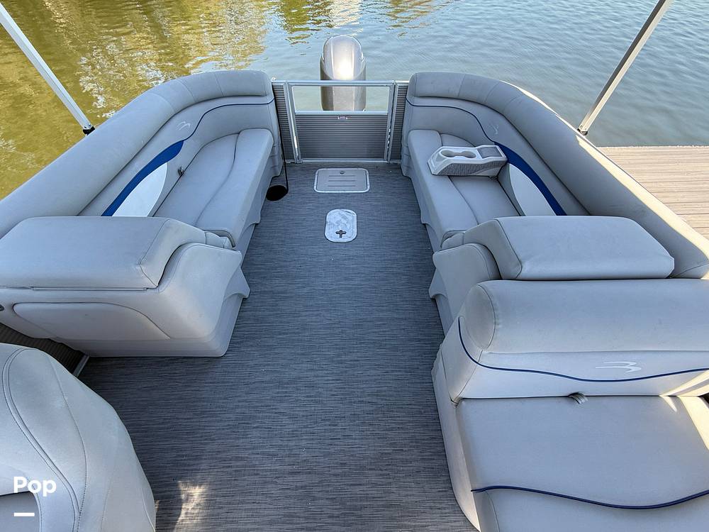 Slide: The Image of Twin Rear-facing Stern Lounges - 15353456