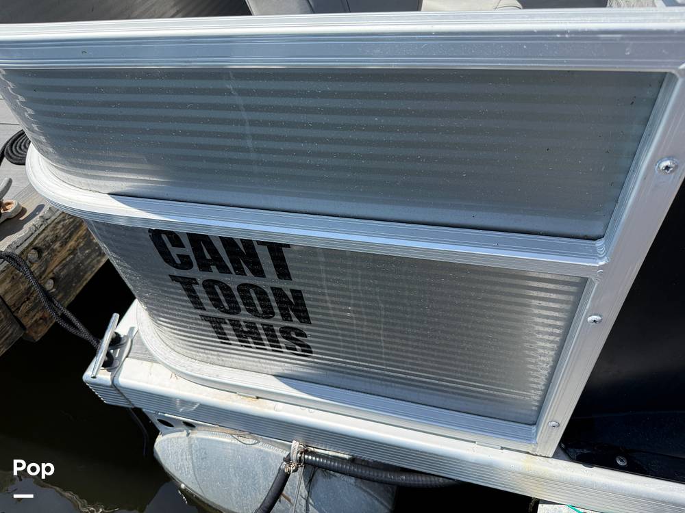 Slide: The Image of Bennington S22 SS Rear Fish 2023 - 15345755